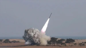 [Video] Houthi công bố video phóng tên lửa đánh chìm tàu hàng tiếp theo ở Biển Đỏ 