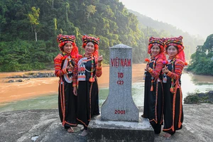 Phụ nữ dân tộc Hà Nhì. (Ảnh: TRẦN THÀNH ĐẠT)