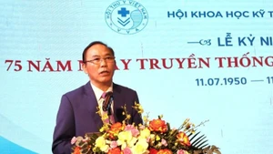 Thứ trưởng Nông nghiệp và Môi trường Phùng Đức Tiến phát biểu tại Lễ kỷ niệm 75 năm Ngày truyền thống ngành thú y Việt Nam.