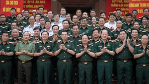 Đại tướng Phan Văn Giang, Ủy viên Bộ Chính trị, Phó Bí thư Quân ủy Trung ương, Bộ trưởng Quốc phòng và các đại biểu tại hội nghị.
