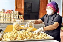 Sản phẩm mứt gừng của Hợp tác xã nông sản Vân Di.