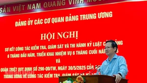 Đồng chí Đoàn Anh Dũng, Phó Chủ nhiệm Ủy ban Kiểm tra Trung ương phát biểu ý kiến chỉ đạo. (Ảnh: PHẠM CƯỜNG)